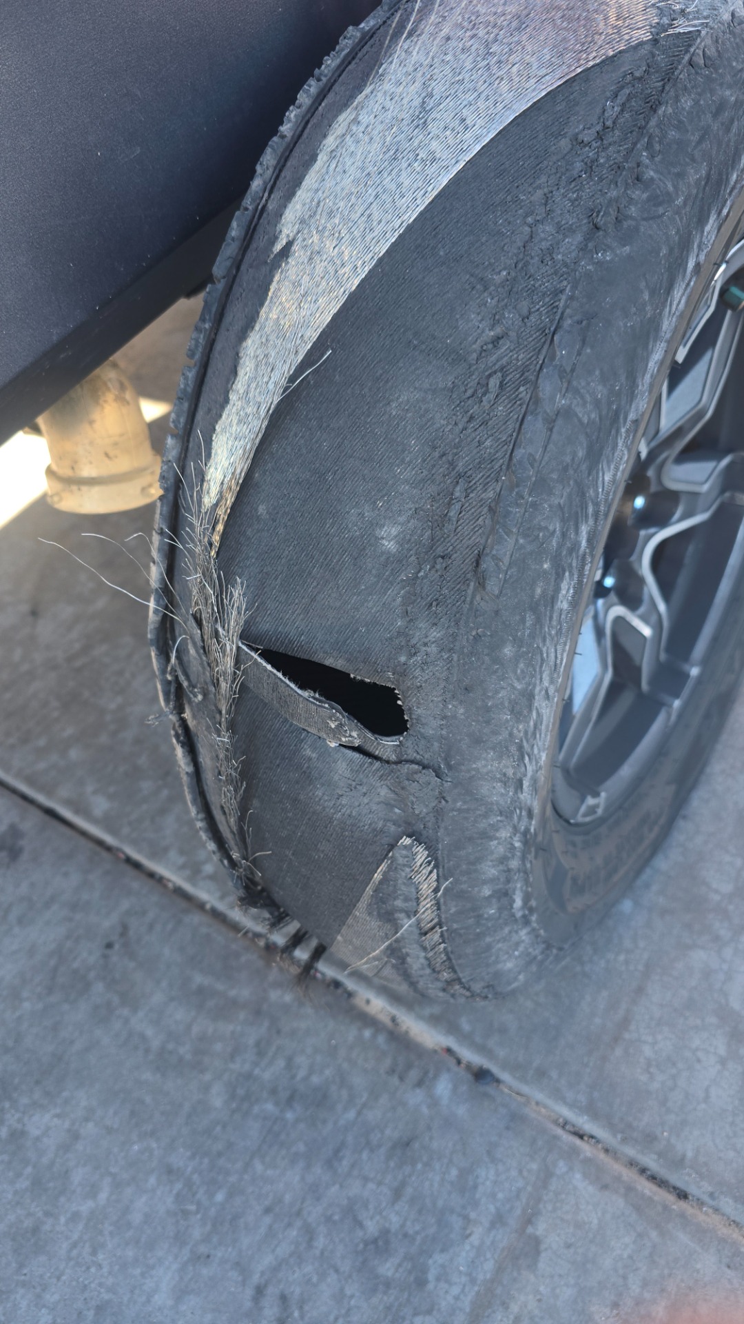 Het gat was te groot om te plakken, gek he😂🤣😂🤣.